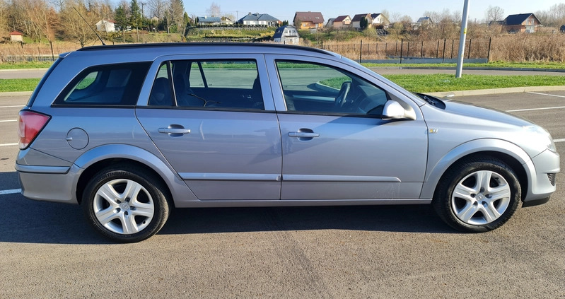 Opel Astra cena 19900 przebieg: 196500, rok produkcji 2009 z Tarnobrzeg małe 529